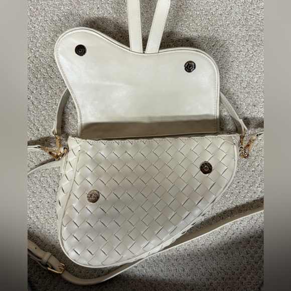 Urban Expressions Scout Woven Crossbody Bag | Cream Convertible Purse - Picture 5 of 6